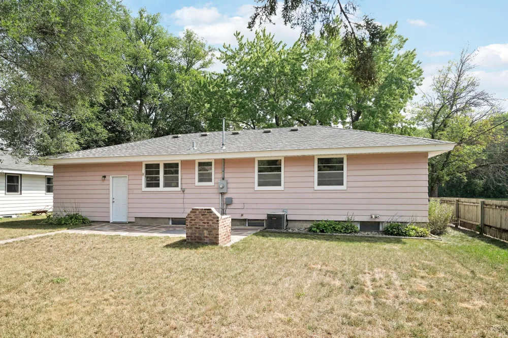 903 Parallel Street Chaska, MN 55318