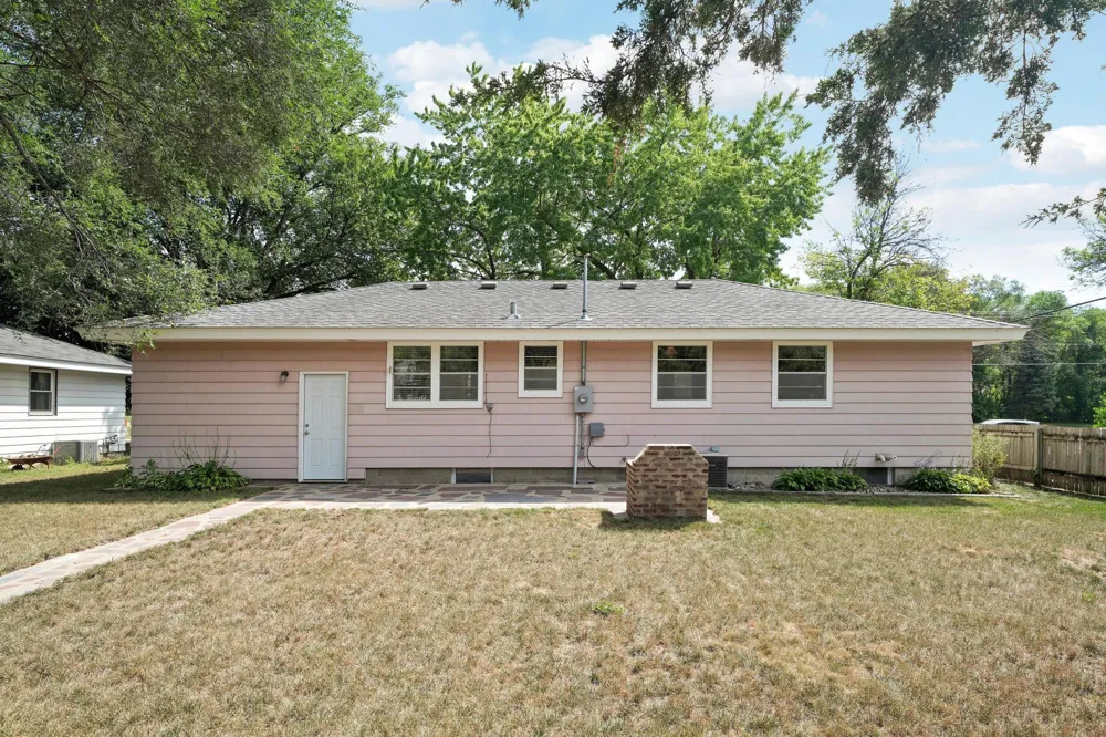 903 Parallel Street Chaska, MN 55318