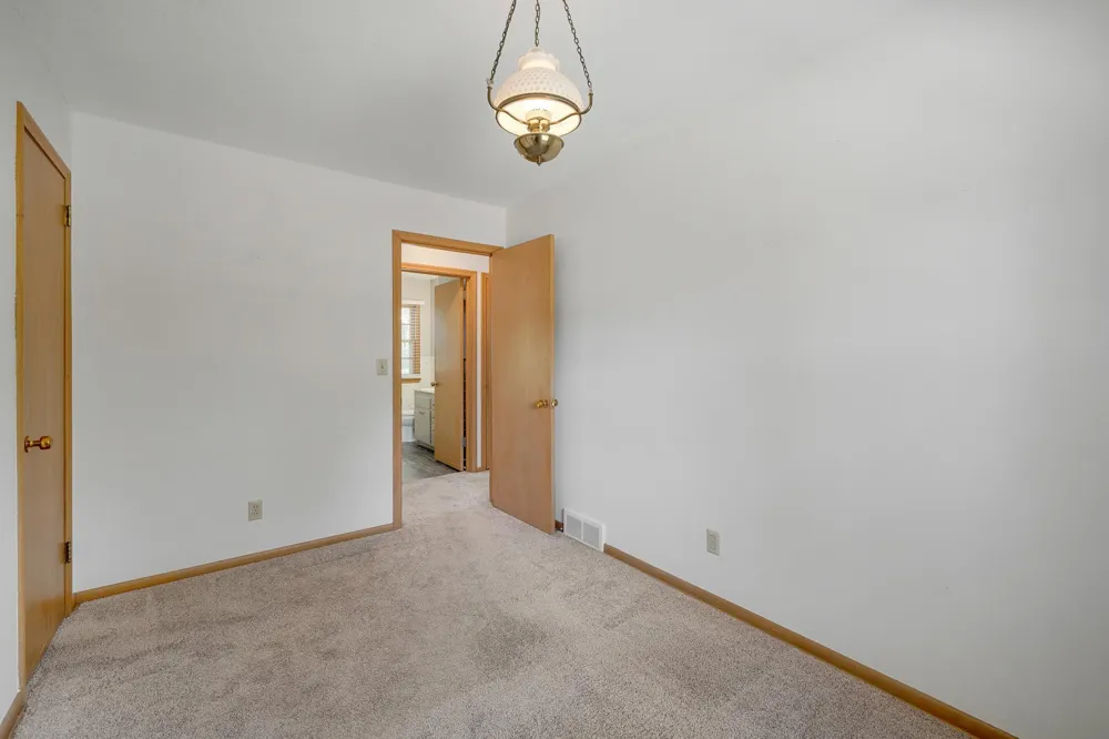 903 Parallel Street Chaska, MN 55318