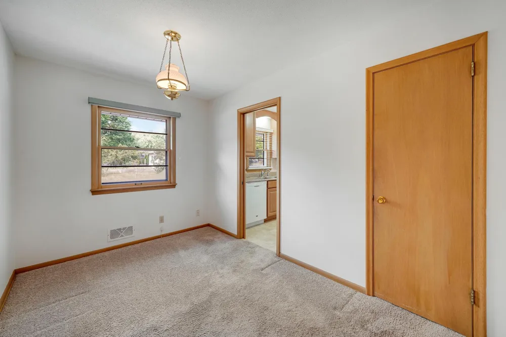 903 Parallel Street Chaska, MN 55318