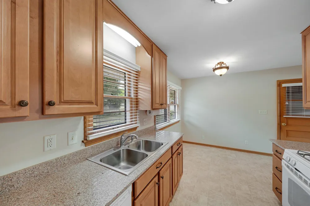 903 Parallel Street Chaska, MN 55318