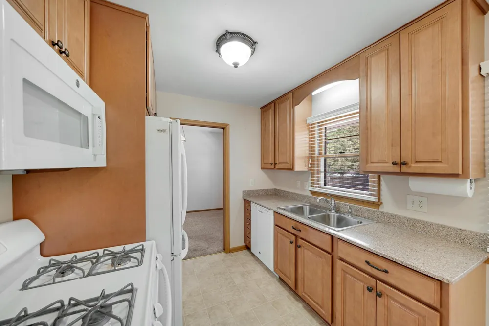 903 Parallel Street Chaska, MN 55318