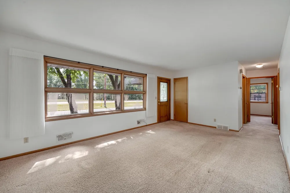 903 Parallel Street Chaska, MN 55318