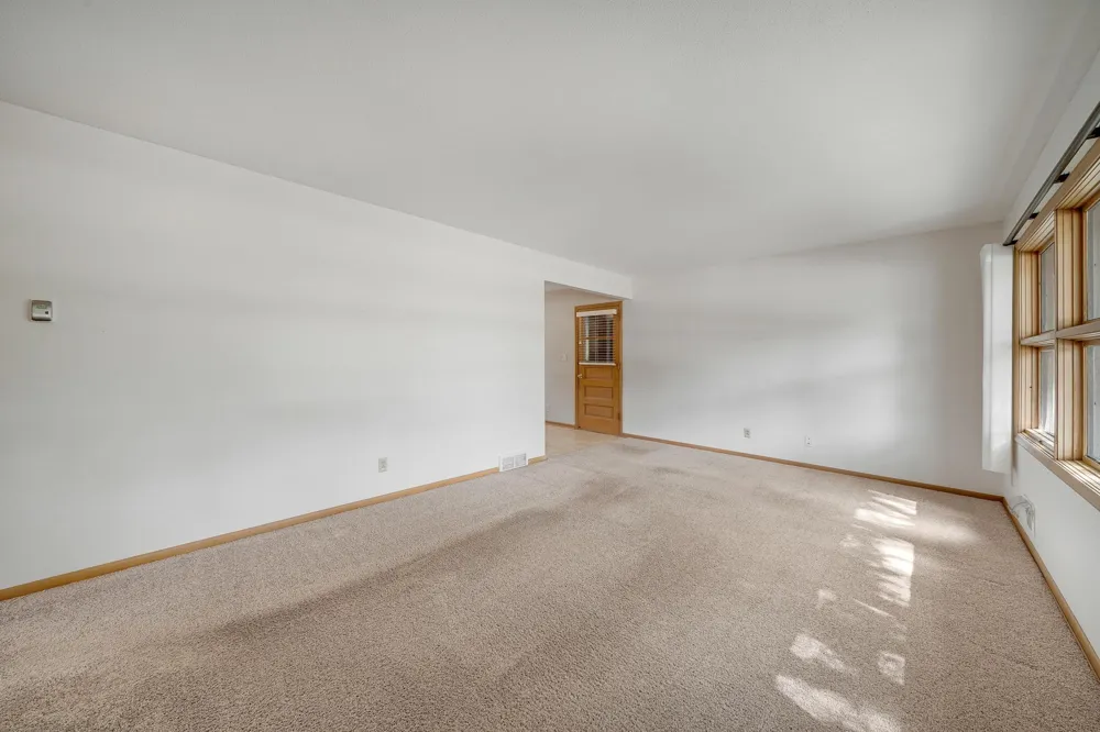 903 Parallel Street Chaska, MN 55318