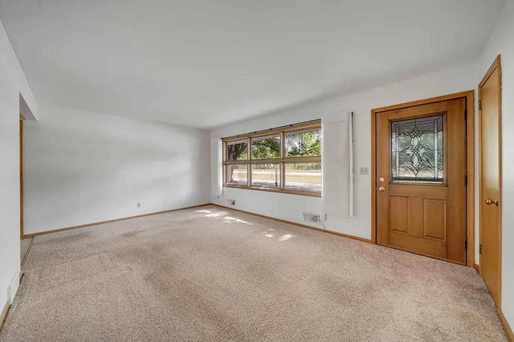 903 Parallel Street Chaska, MN 55318