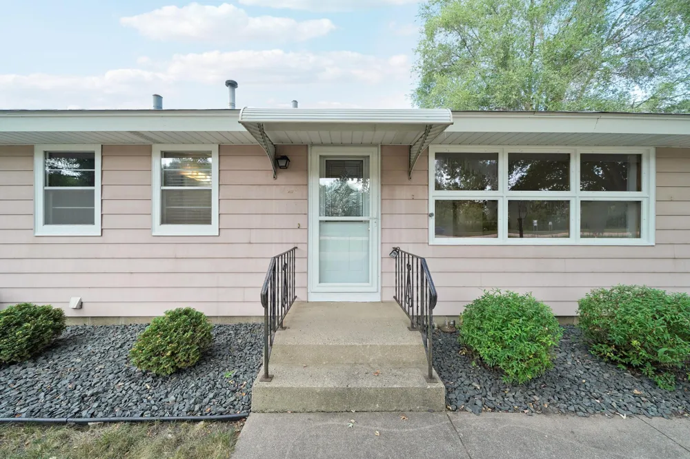 903 Parallel Street Chaska, MN 55318