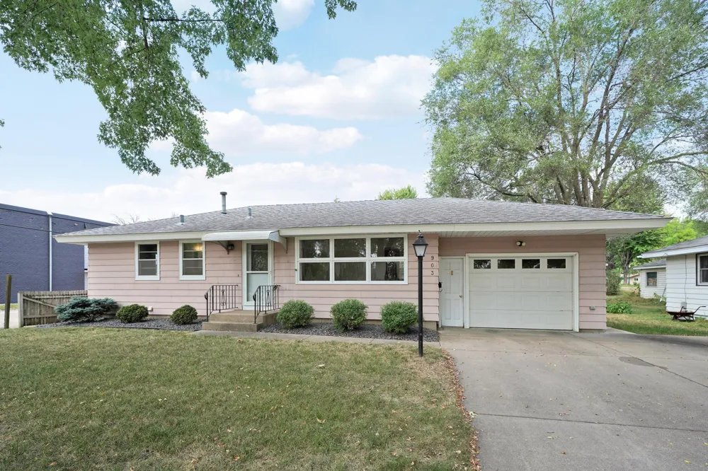 903 Parallel Street Chaska, MN 55318