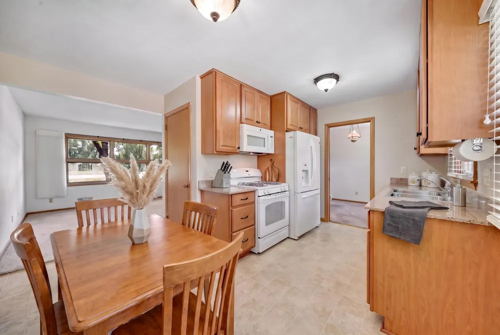 903 Parallel Street Chaska, MN 55318