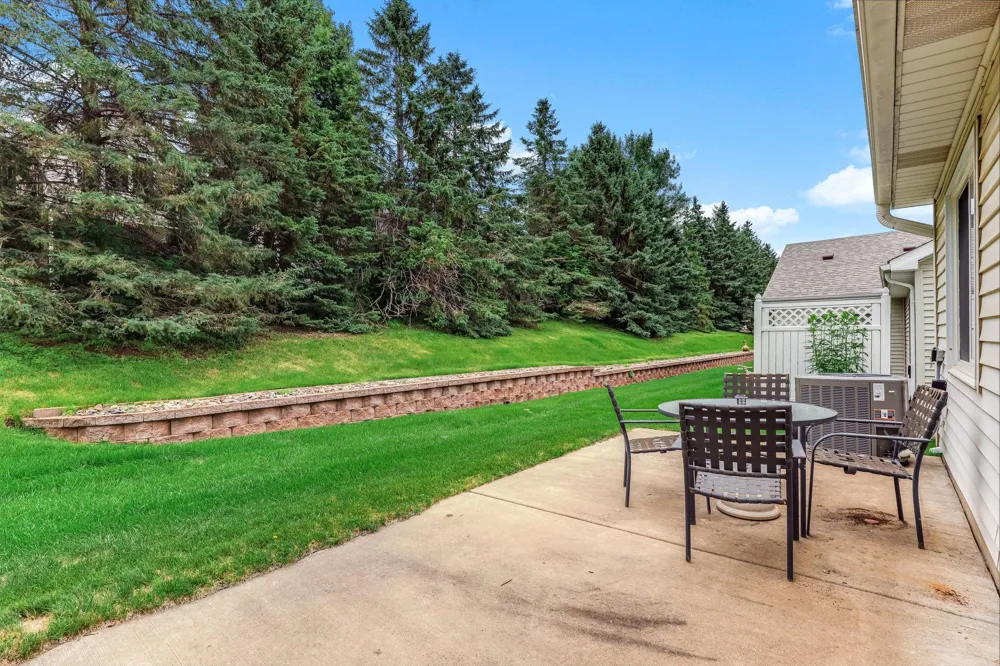 7580 Newbury Road Woodbury, MN 55125