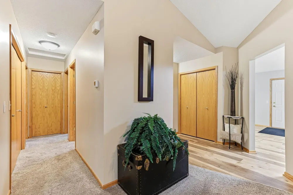 7580 Newbury Road Woodbury, MN 55125