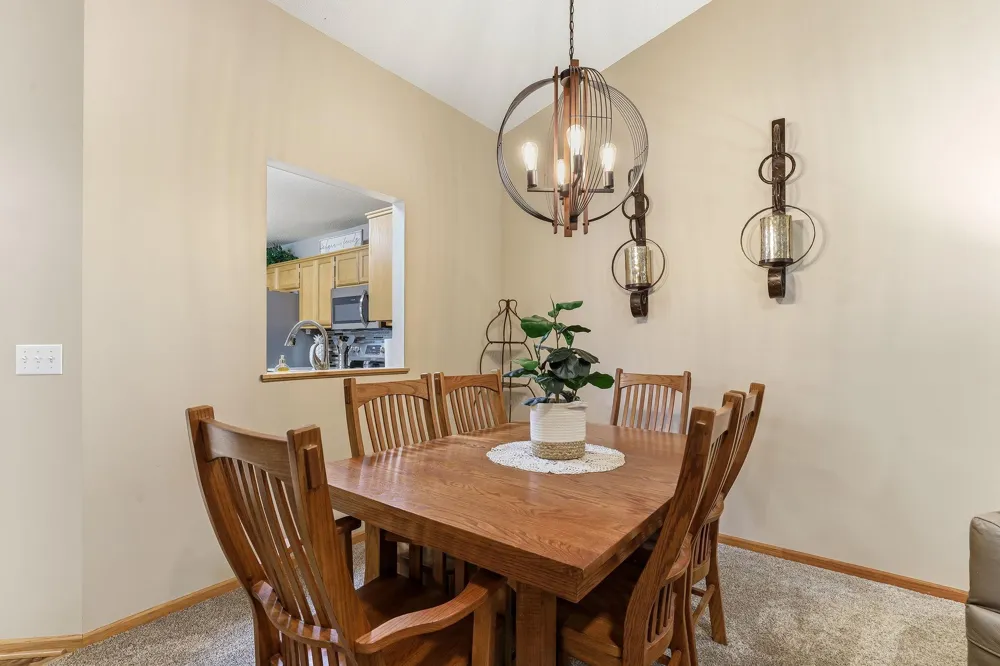 7580 Newbury Road Woodbury, MN 55125
