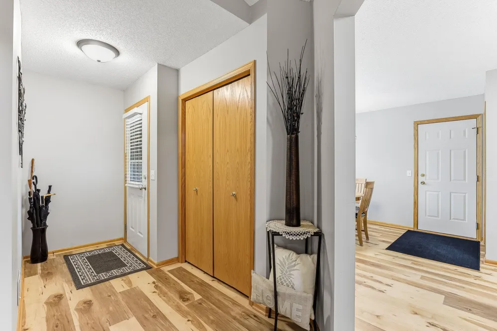 7580 Newbury Road Woodbury, MN 55125