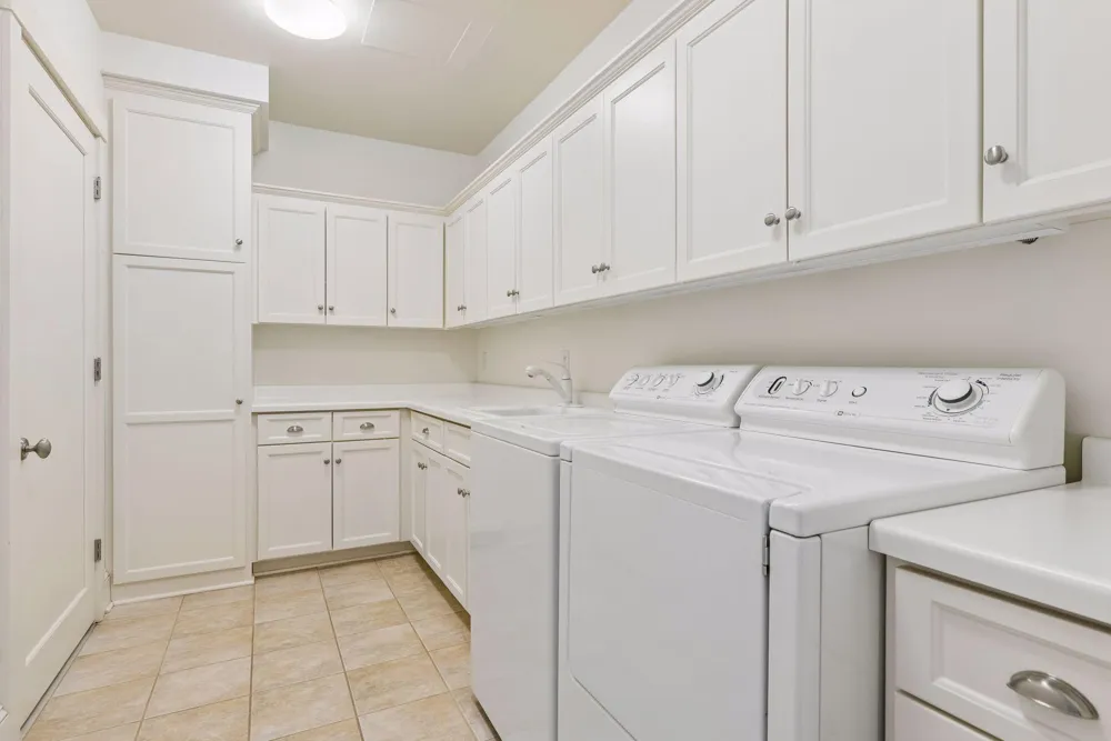 301 Kenwood Parkway #502 Minneapolis, MN 55403