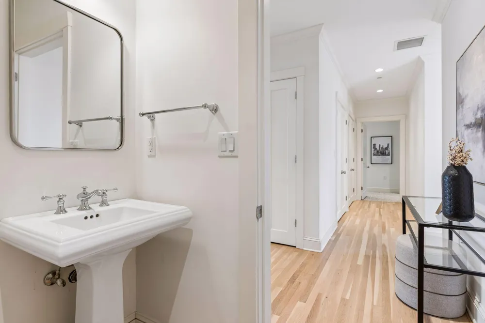 301 Kenwood Parkway #502 Minneapolis, MN 55403
