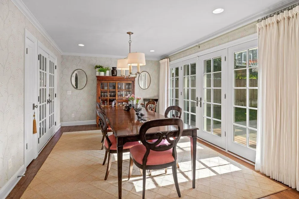 4801 Larkspur Lane Edina, MN 55435
