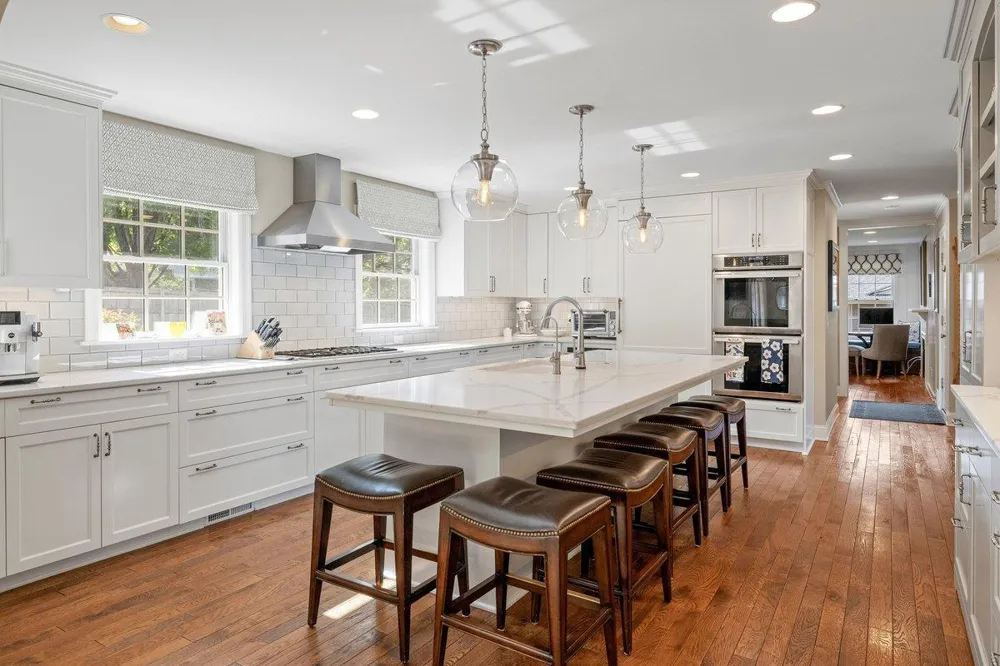 4801 Larkspur Lane Edina, MN 55435