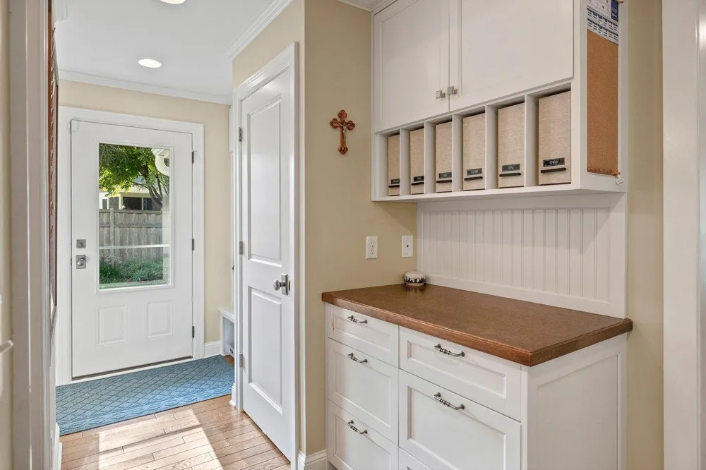 4801 Larkspur Lane Edina, MN 55435