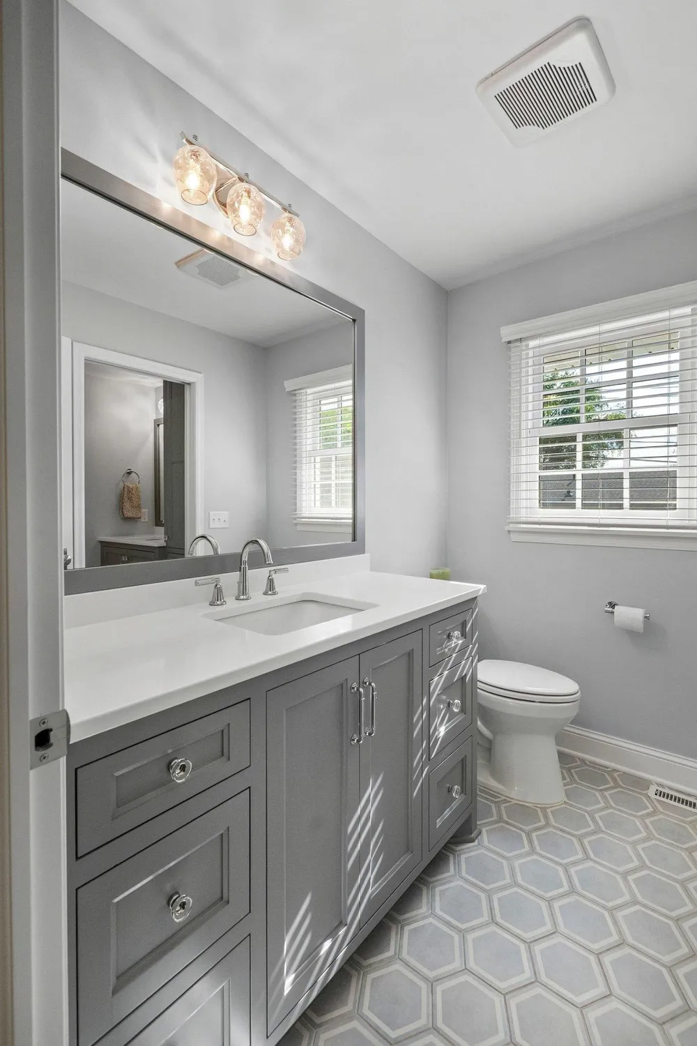 4801 Larkspur Lane Edina, MN 55435