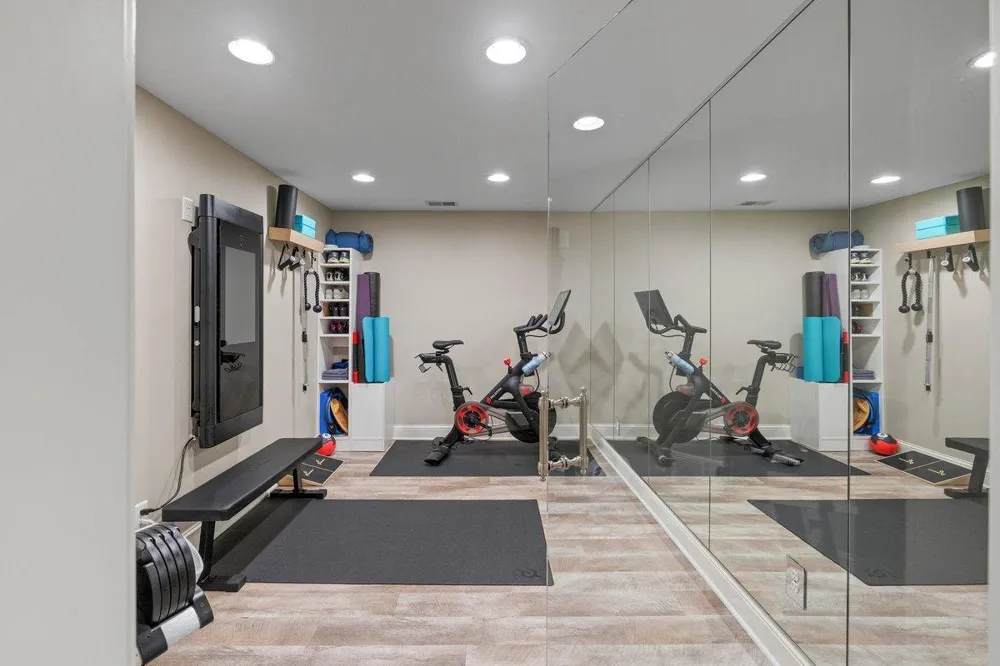 4801 Larkspur Lane Edina, MN 55435