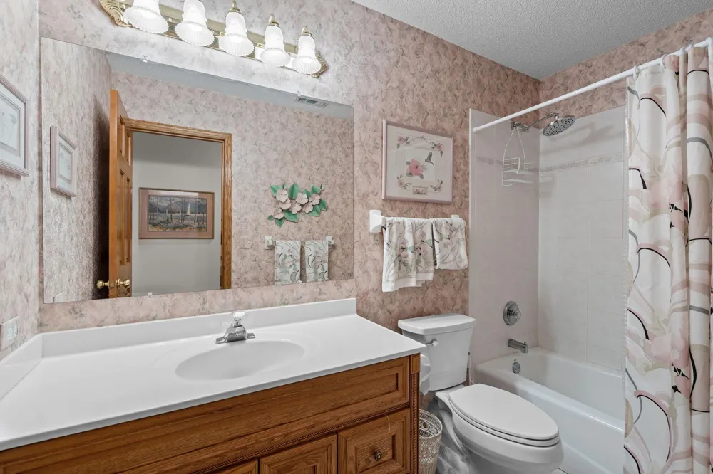 232 Wildflower Court Vadnais Heights, MN 55127