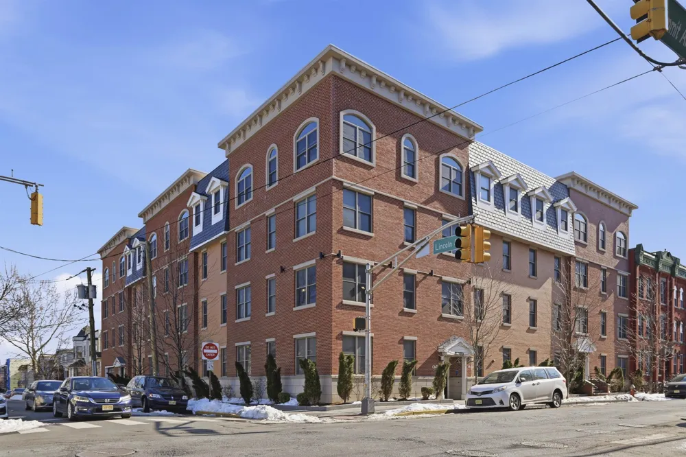 974 SUMMIT AVE Jersey City, NJ 07307