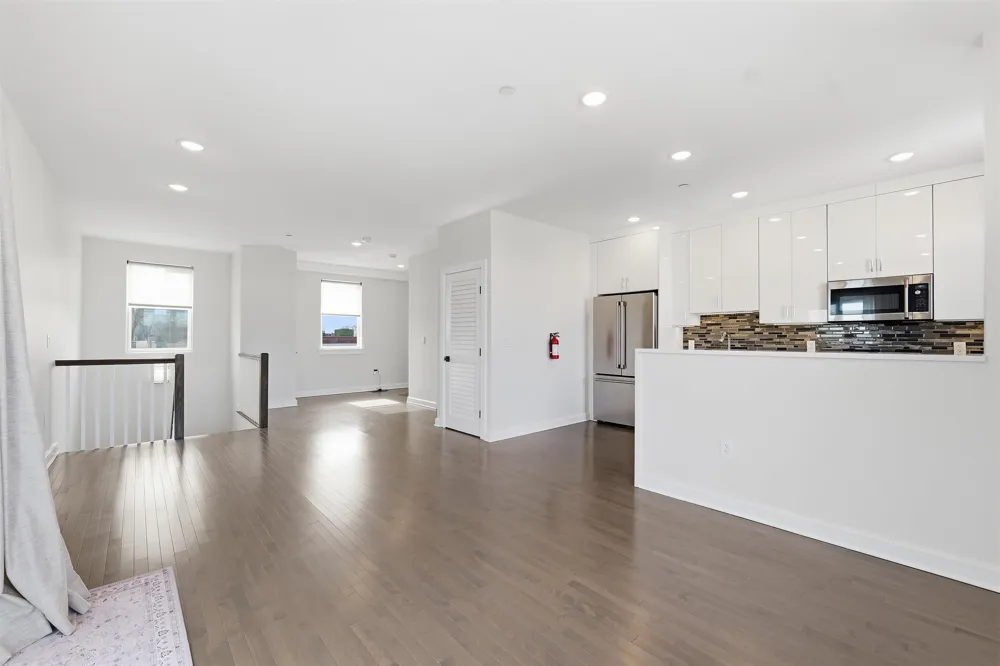 974 SUMMIT AVE Jersey City, NJ 07307