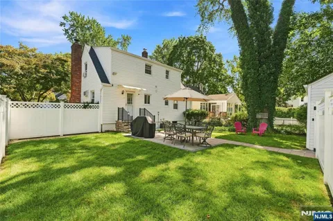 42 7th Avenue 1