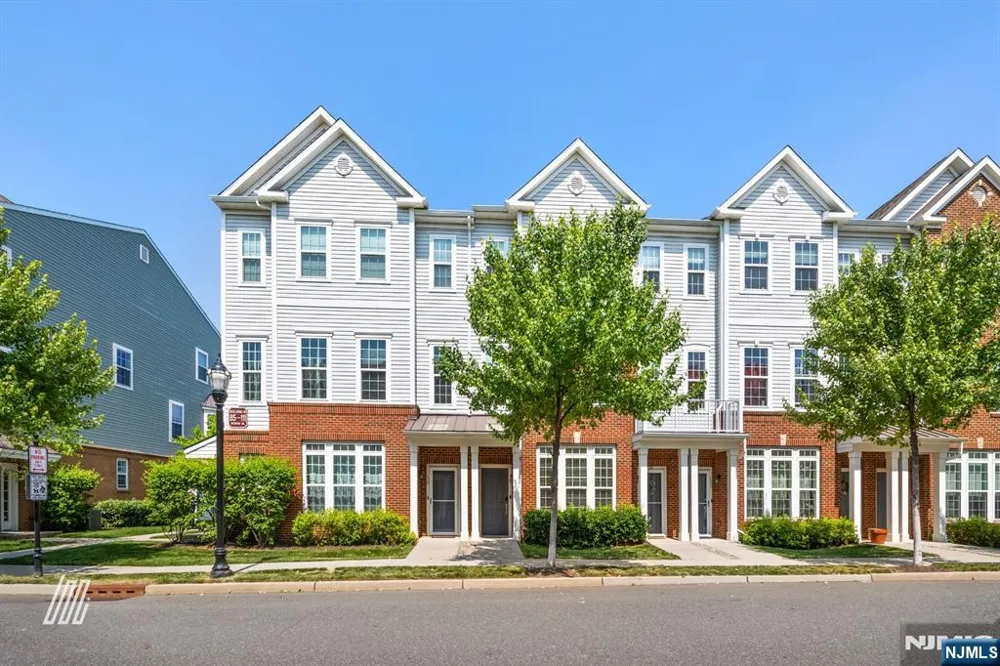 107 Wesmont Drive Wood Ridge, NJ 07075