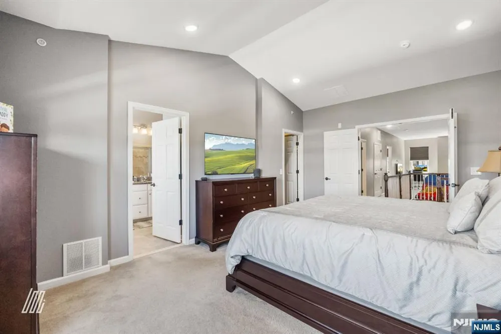 107 Wesmont Drive Wood Ridge, NJ 07075