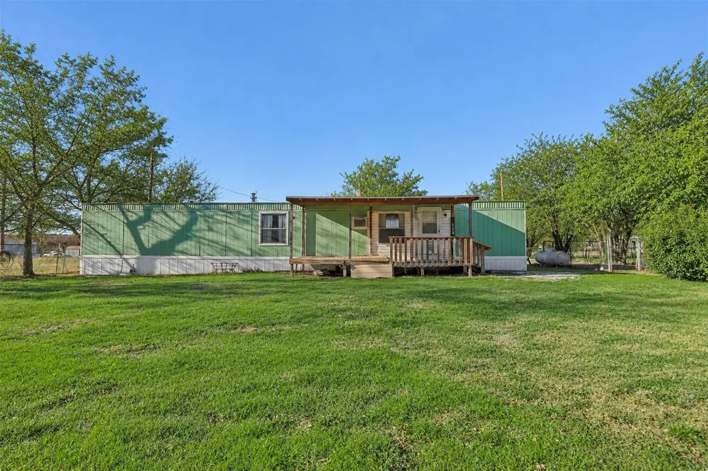 2014 Spring Court Azle, TX 76020