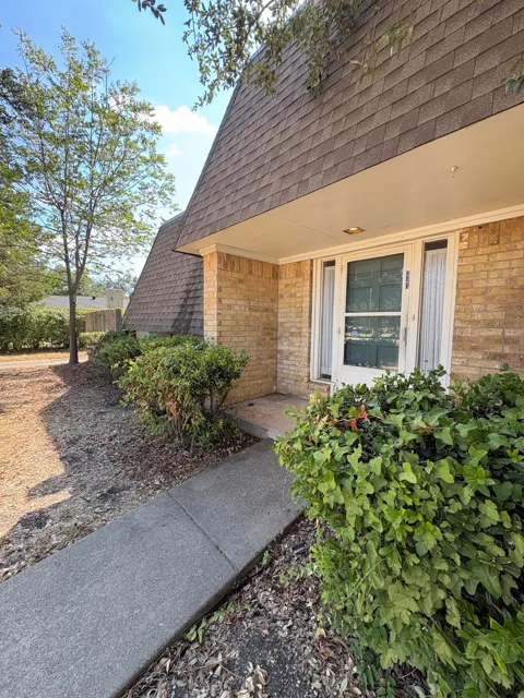 2205 Bowling Green Street