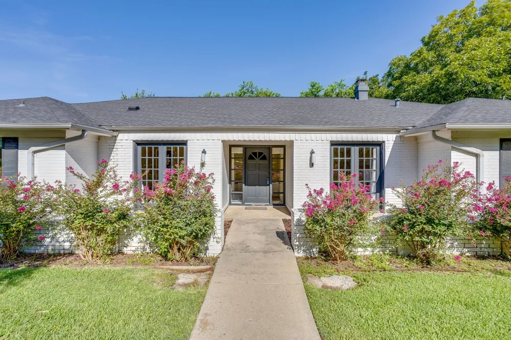 28 Bounty Road W Benbrook, TX 76132