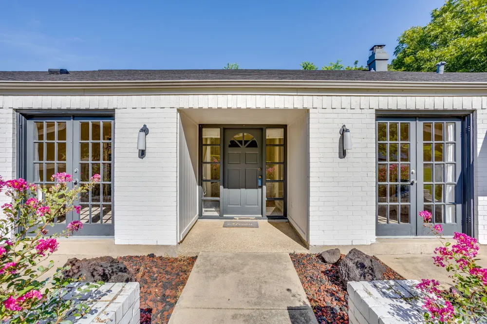 28 Bounty Road W Benbrook, TX 76132