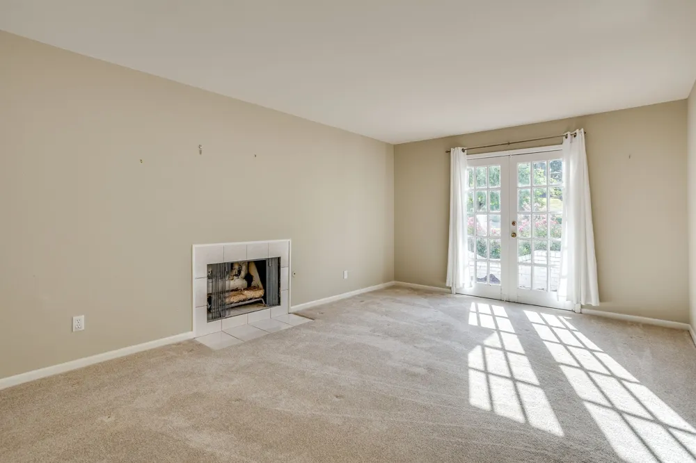 28 Bounty Road W Benbrook, TX 76132