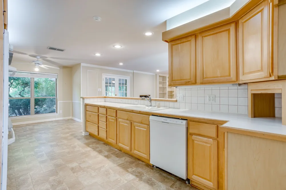 28 Bounty Road W Benbrook, TX 76132