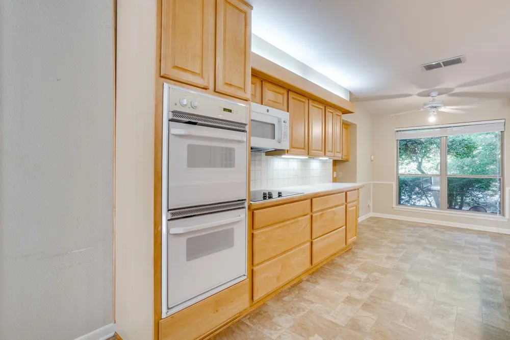 28 Bounty Road W Benbrook, TX 76132