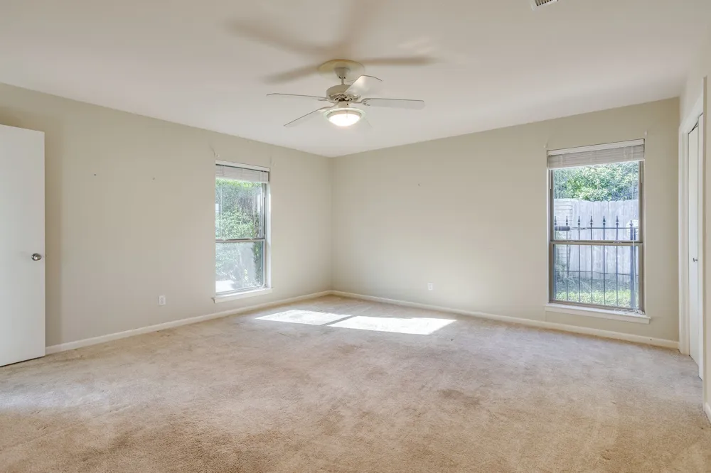 28 Bounty Road W Benbrook, TX 76132