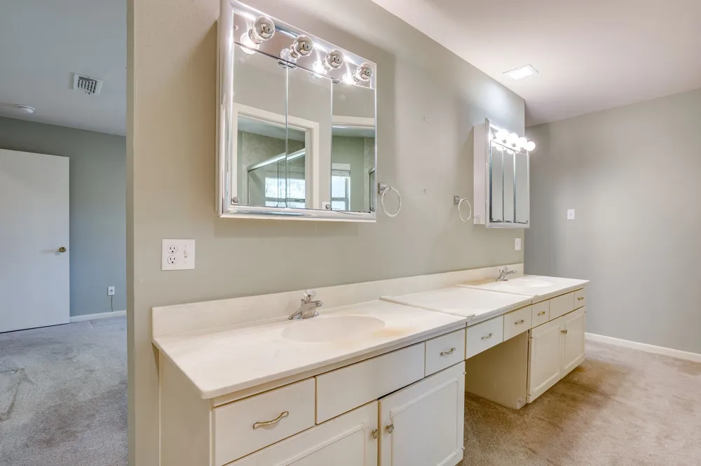 28 Bounty Road W Benbrook, TX 76132
