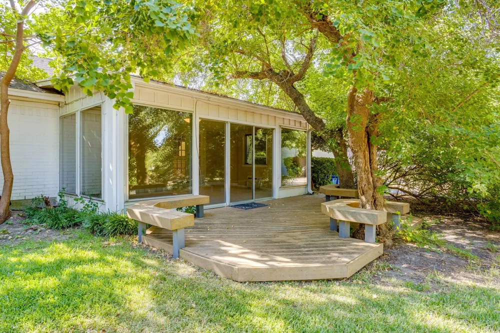 28 Bounty Road W Benbrook, TX 76132
