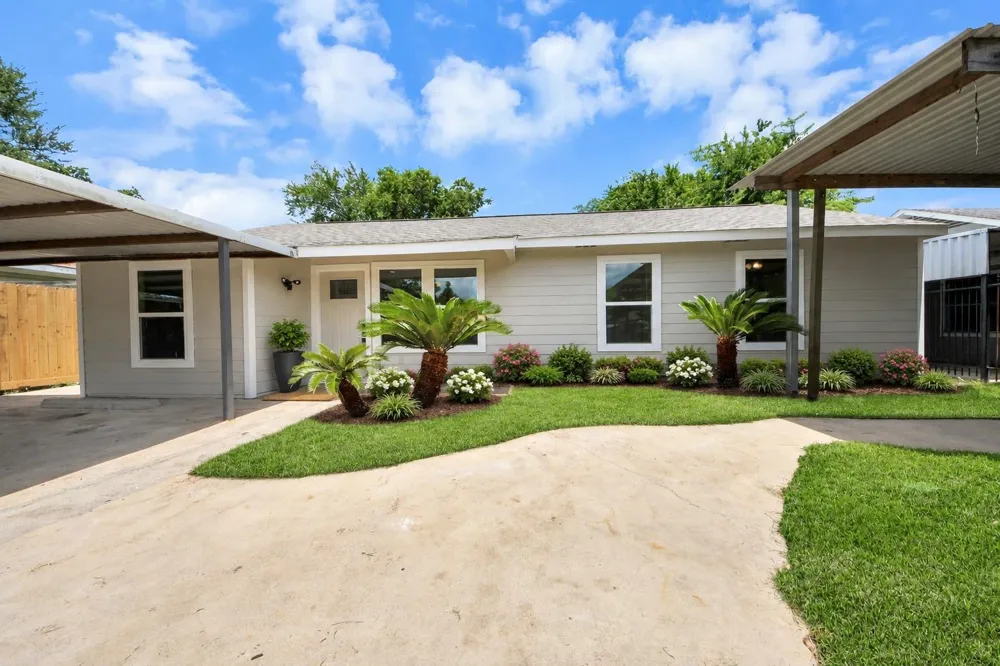 5111 Willow Glen Drive Houston, TX 77033