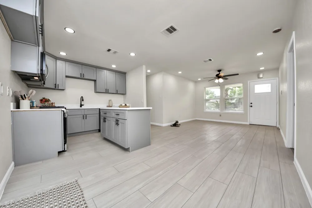 5111 Willow Glen Drive Houston, TX 77033
