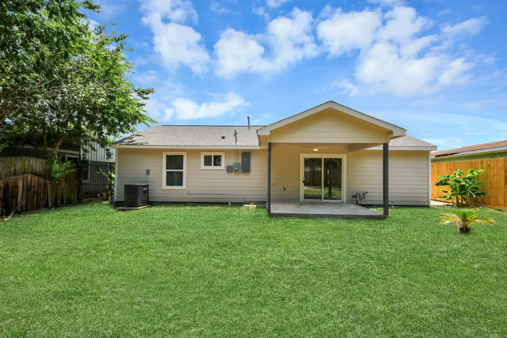 5111 Willow Glen Drive Houston, TX 77033