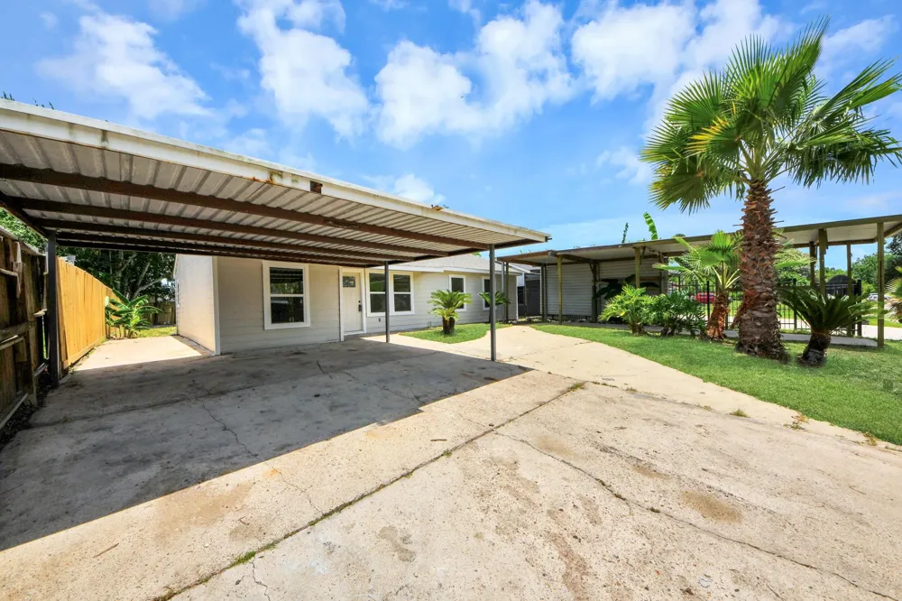 5111 Willow Glen Drive Houston, TX 77033