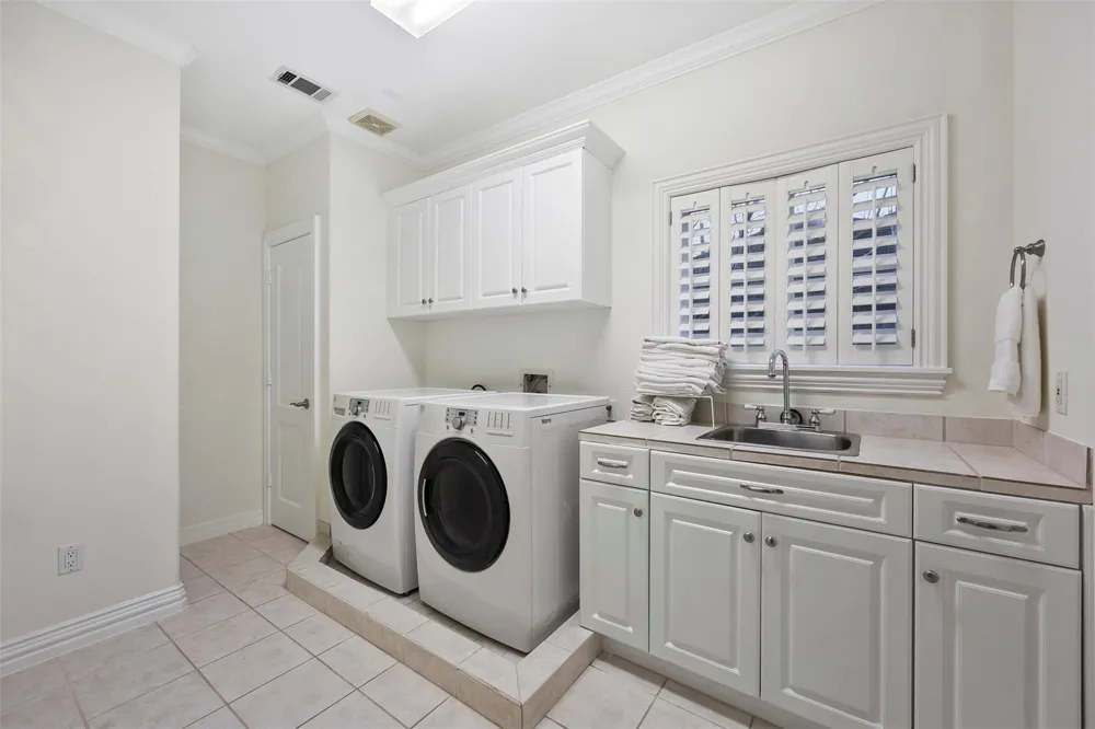 1419 Nantucket Drive Houston, TX 77057