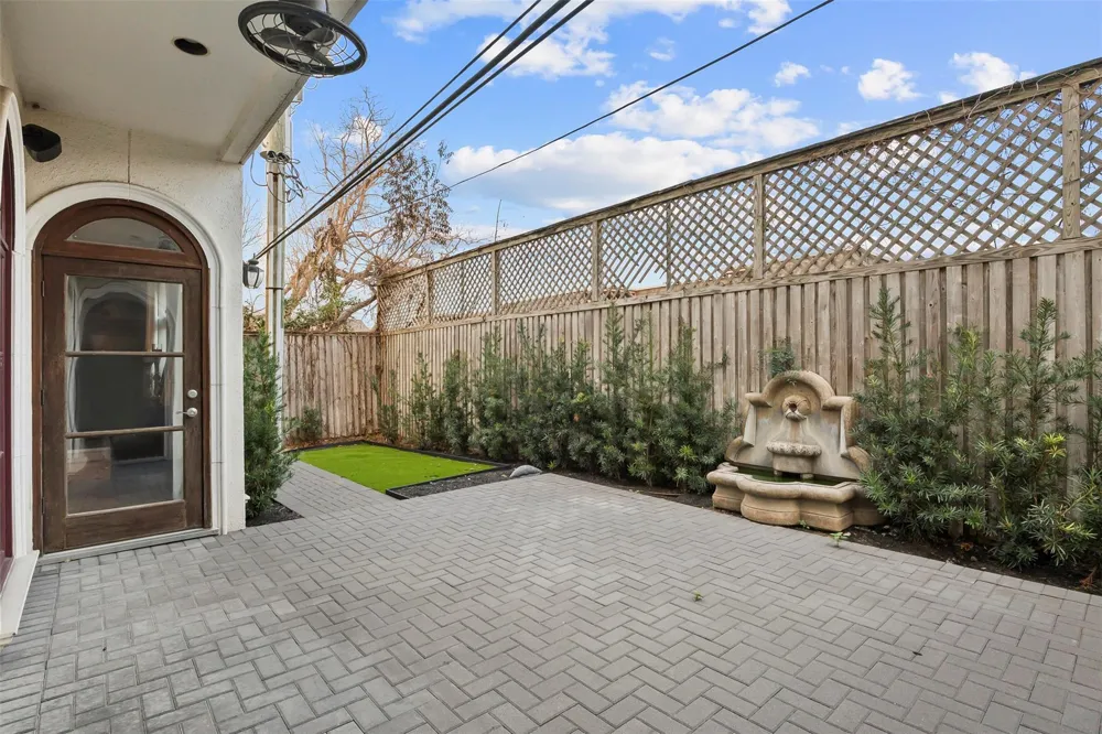 1419 Nantucket Drive Houston, TX 77057