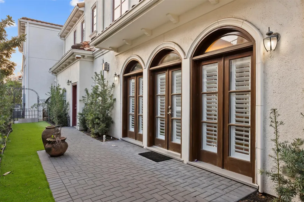 1419 Nantucket Drive Houston, TX 77057