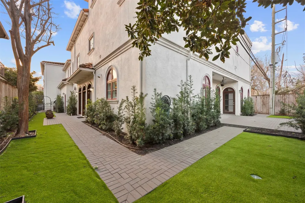 1419 Nantucket Drive Houston, TX 77057