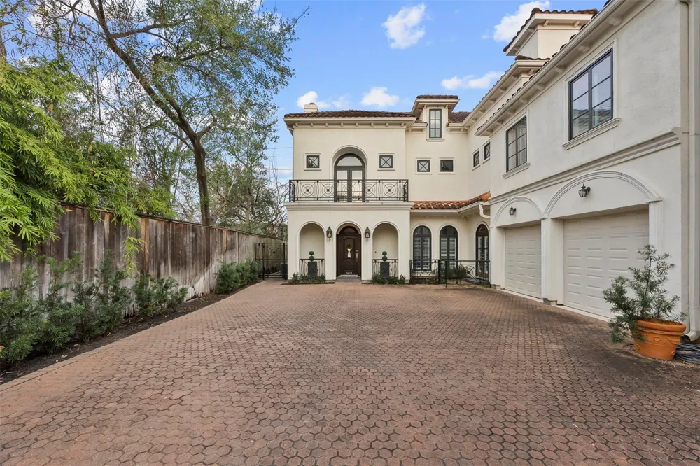 1419 Nantucket Drive Houston, TX 77057