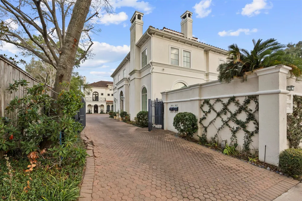 1419 Nantucket Drive Houston, TX 77057