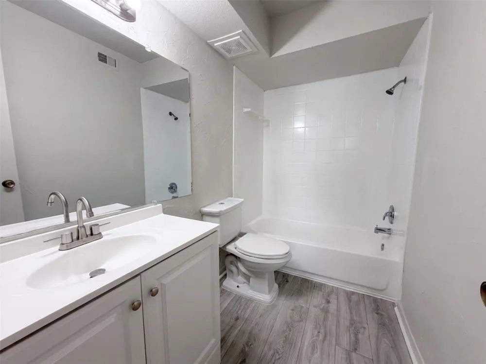 6606 De Moss Drive #1211 Houston, TX 77074